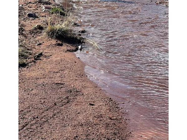 a picture of a bathroom sink