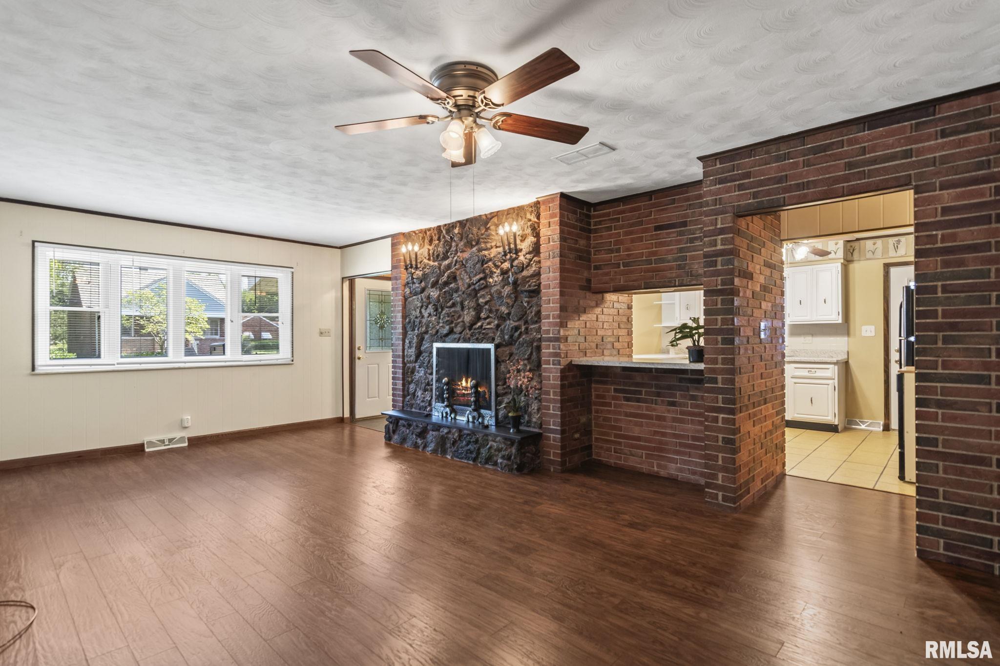 2508 East Keys Avenue Springfield, IL 62702 - Photo 3 of 32