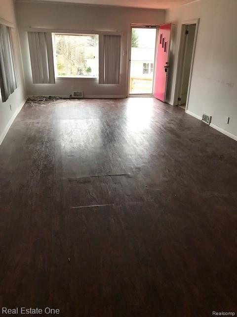 634 Renshaw Street Rochester, MI 48307 - Photo 2 of 9