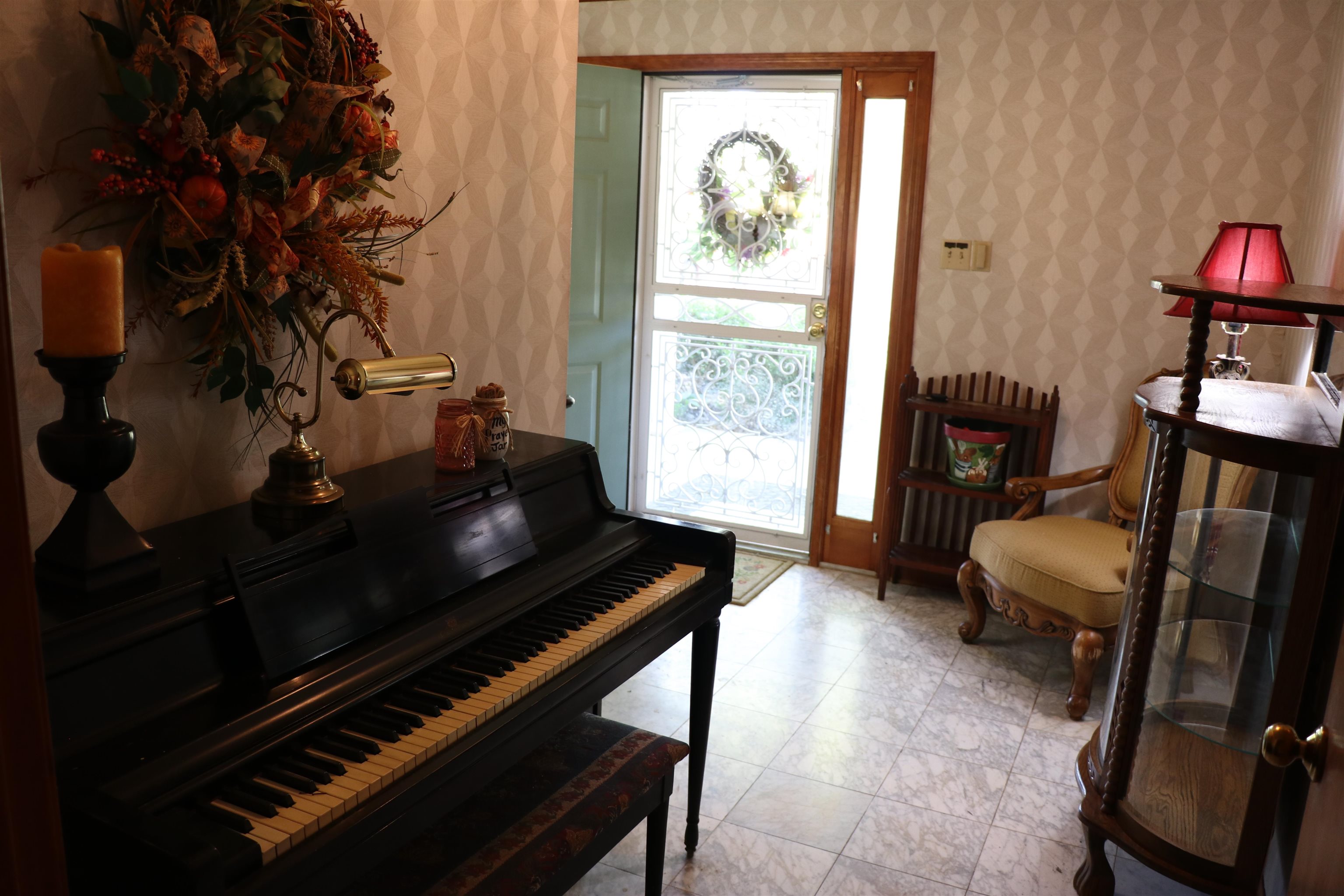 937 Kelleys Chapel Road Burlison, TN 38015 - Photo 3 of 27 Foyer entrance featuring wallpapered walls