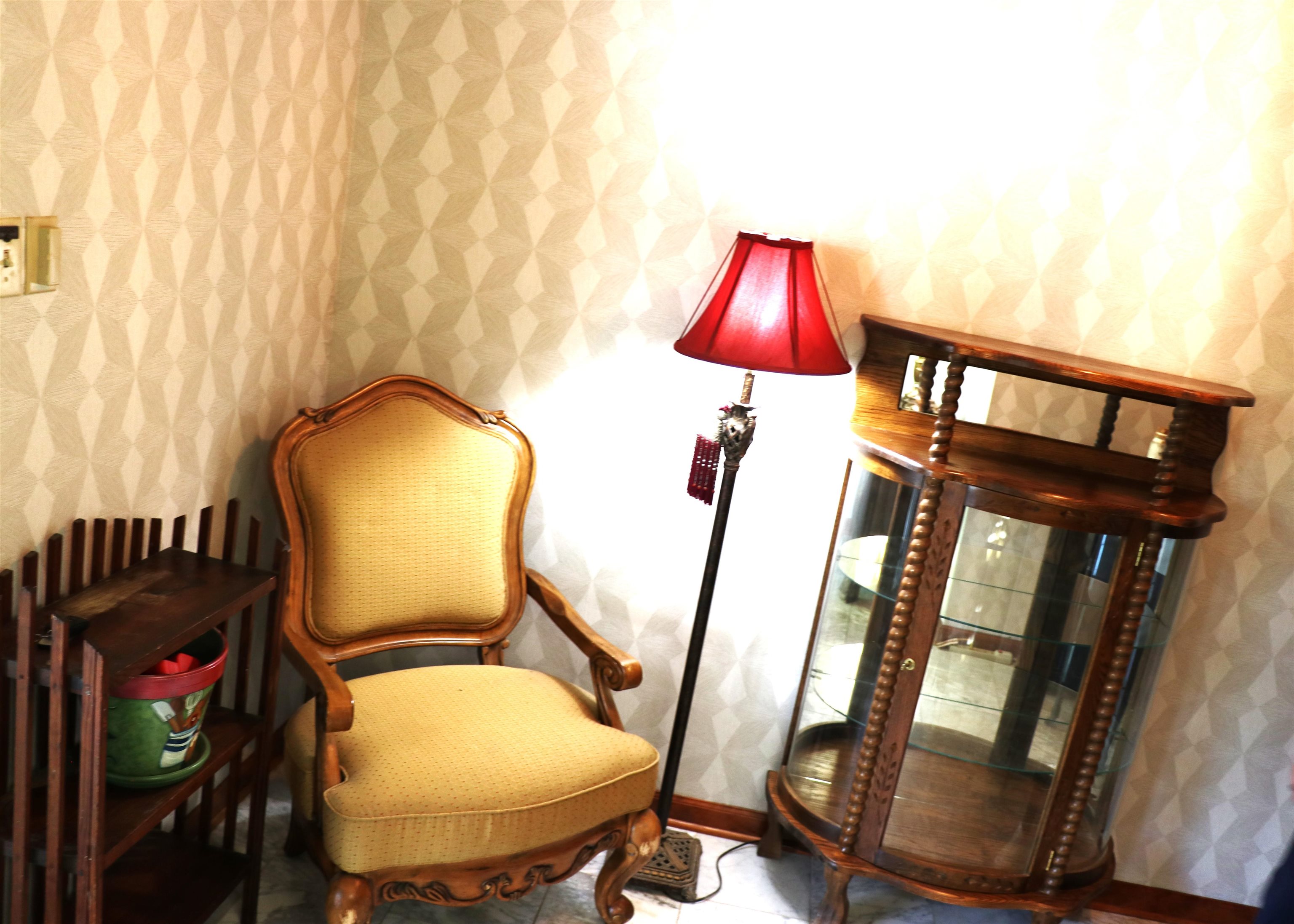 937 Kelleys Chapel Road Burlison, TN 38015 - Photo 4 of 27 Living area featuring wallpapered walls and baseboards