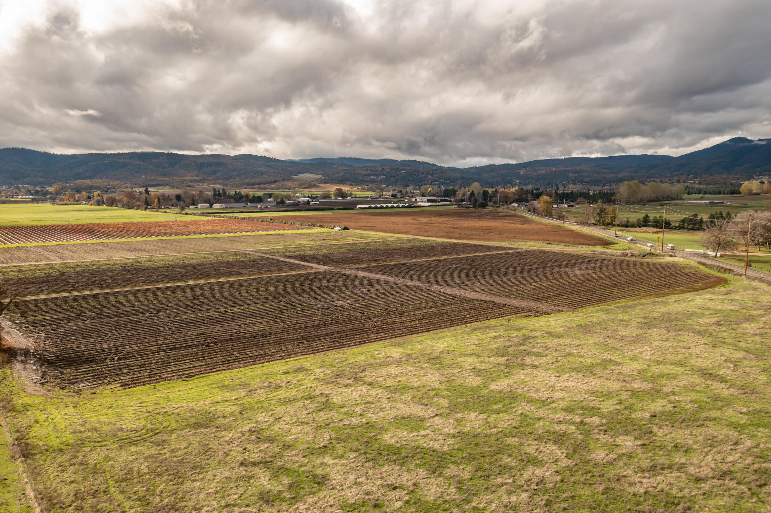 1052 Hanley Road Medford, OR 97501 - Photo 19 of 35 06