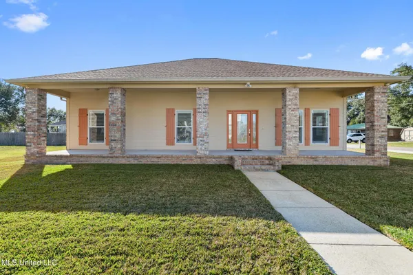 $485,000 | 400 South Burke Avenue, Long Beach, MS 39560