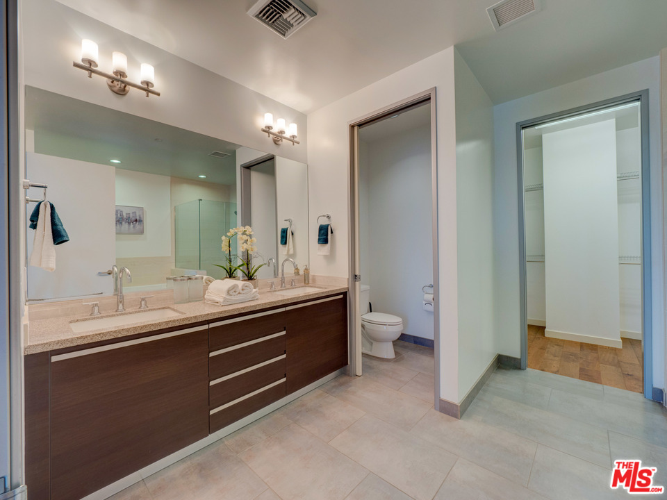 3111 Vía Dolce, Unit 404 Marina del Rey, CA 90292 - Photo 17 of 28