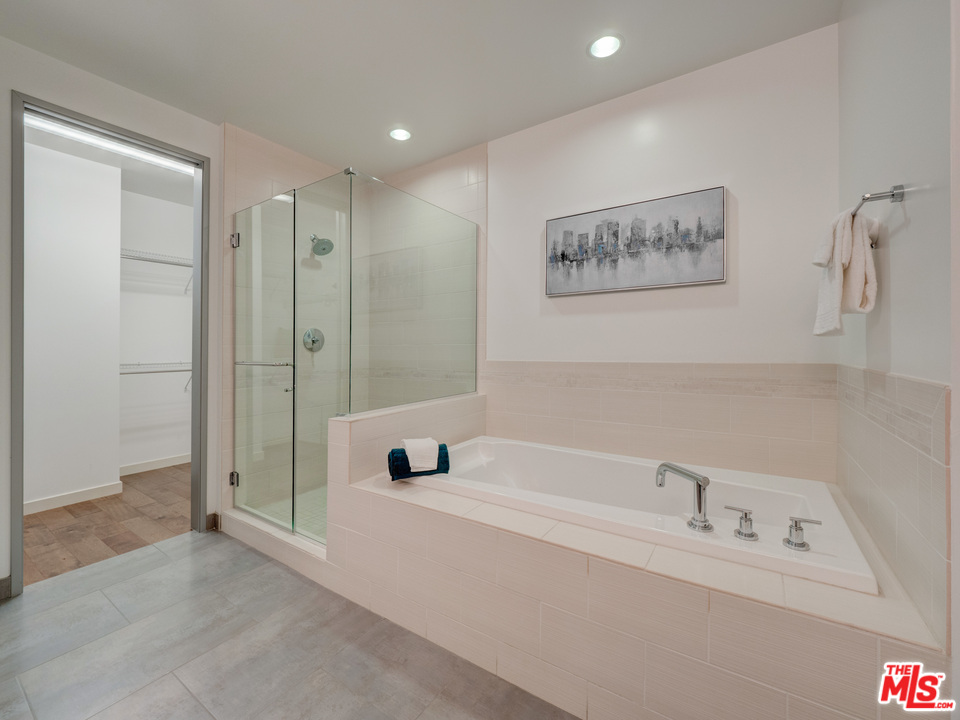 3111 Vía Dolce, Unit 404 Marina del Rey, CA 90292 - Photo 18 of 28