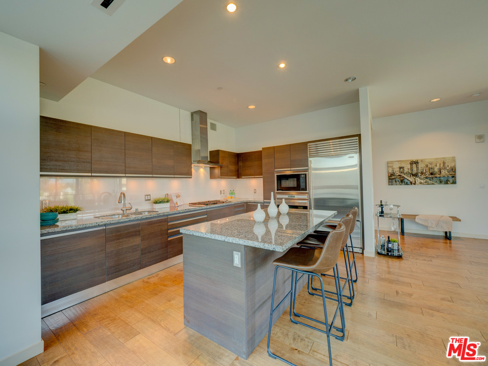 3111 Vía Dolce, Unit 404 Marina del Rey, CA 90292 - Photo 3 of 28