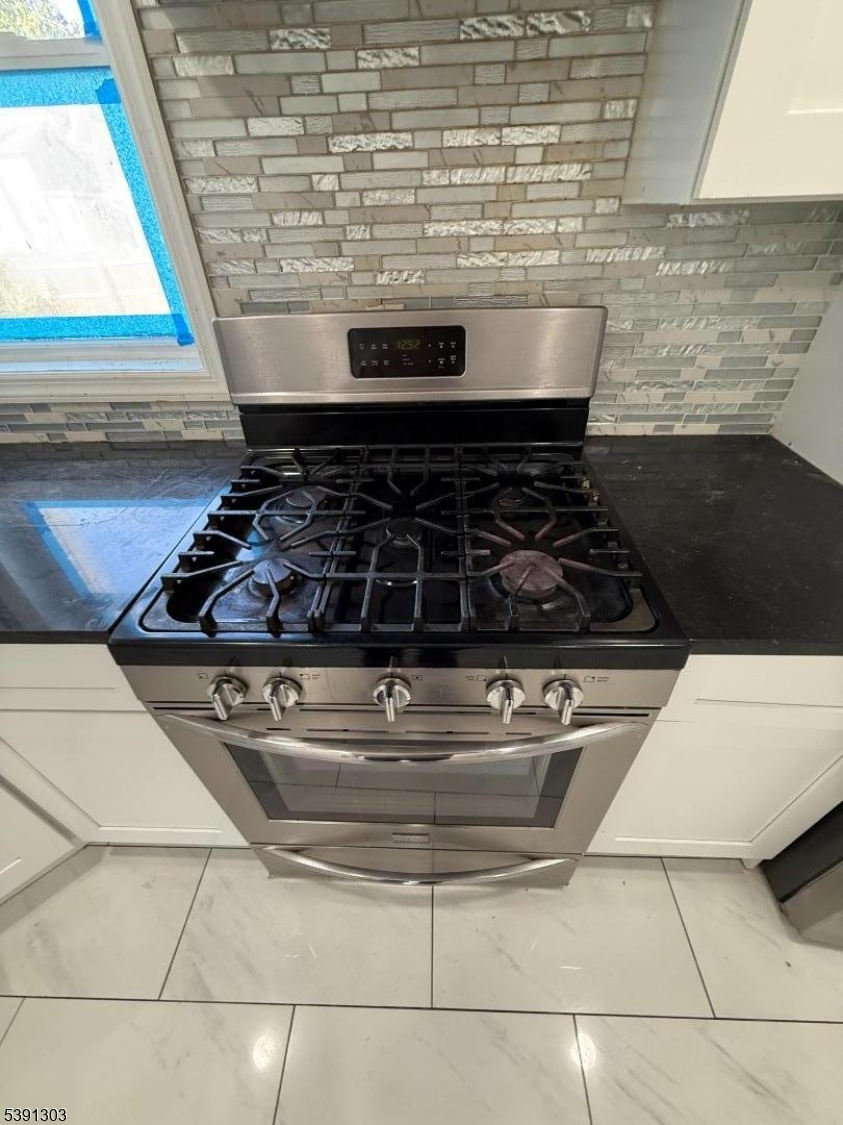 280 William Street, Unit A Rahway, NJ 07065 - Photo 14 of 26 a close view of stove