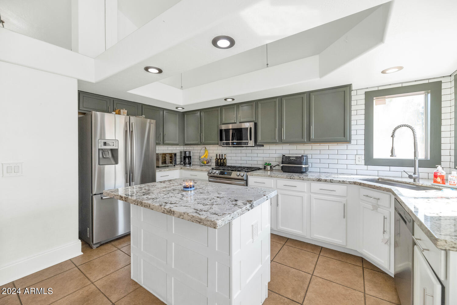15603 West Calavar Road Surprise, AZ 85379 - Photo 11 of 39 15603 W Calavar Rd-large-011-011-15603 W