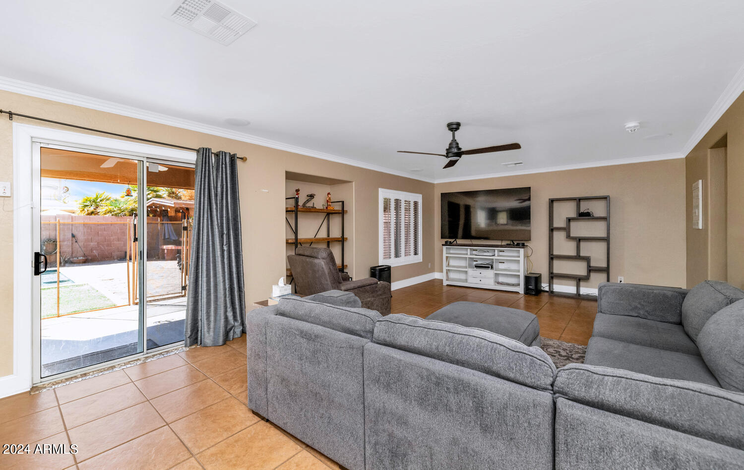 15603 West Calavar Road Surprise, AZ 85379 - Photo 14 of 39 15603 W Calavar Rd-large-014-010-15603 W