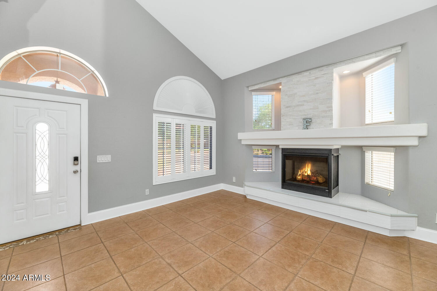 15603 W Calavar Rd-large-007-032-15603 W