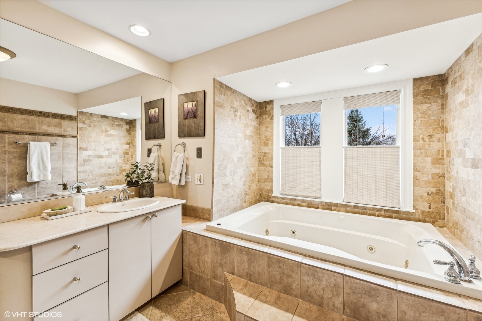 205 Bloomingbank Road Riverside, IL 60546 - Photo 26 of 46 a bathroom with a tub a sink and a large mirror