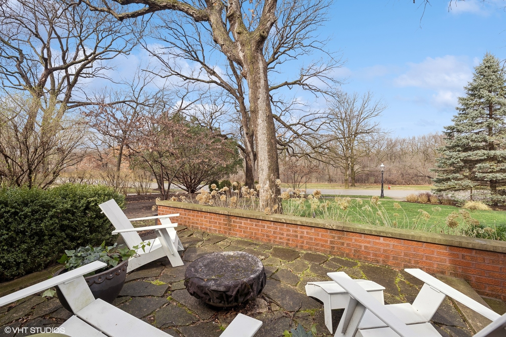 205 Bloomingbank Road Riverside, IL 60546 - Photo 3 of 46