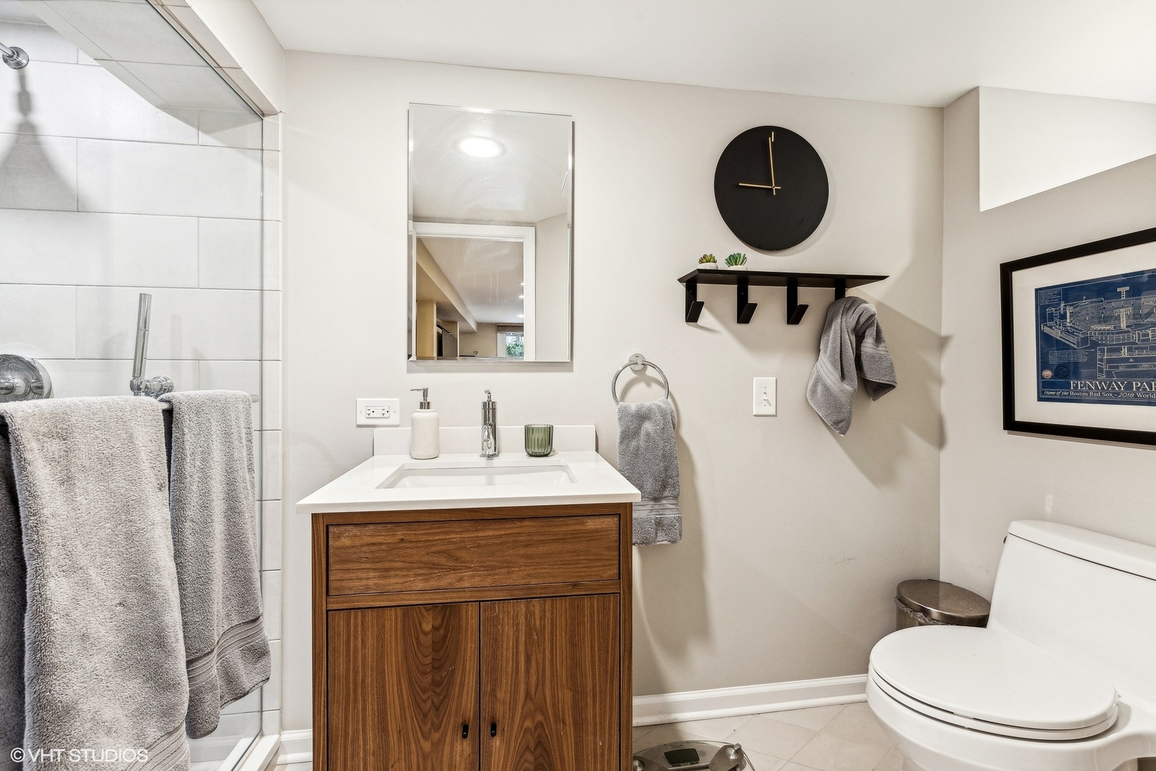 205 Bloomingbank Road Riverside, IL 60546 - Photo 34 of 46 a bathroom with a sink a toilet and a mirror