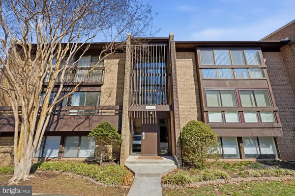 $360,000 | 11566 Rolling Green Court, Unit 12/200A, Reston, VA 20191