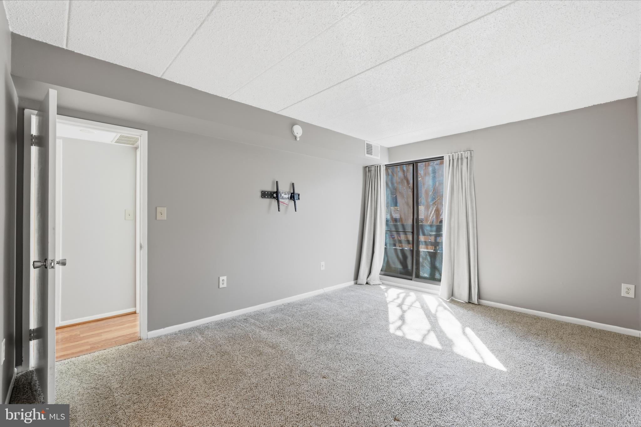 11566 Rolling Green Court, Unit 12/200A Reston, VA 20191 - Photo 16 of 25 a view of an empty room with closet and a window