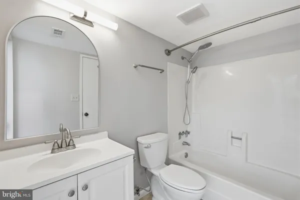 $360,000 | 11566 Rolling Green Court, Unit 12/200A, Reston, VA 20191