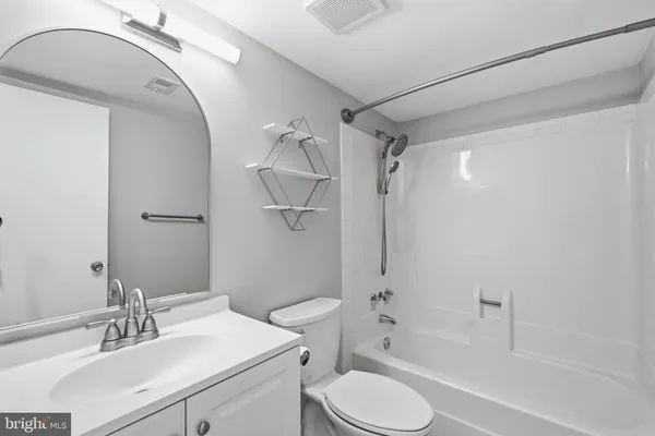 $360,000 | 11566 Rolling Green Court, Unit 12/200A, Reston, VA 20191