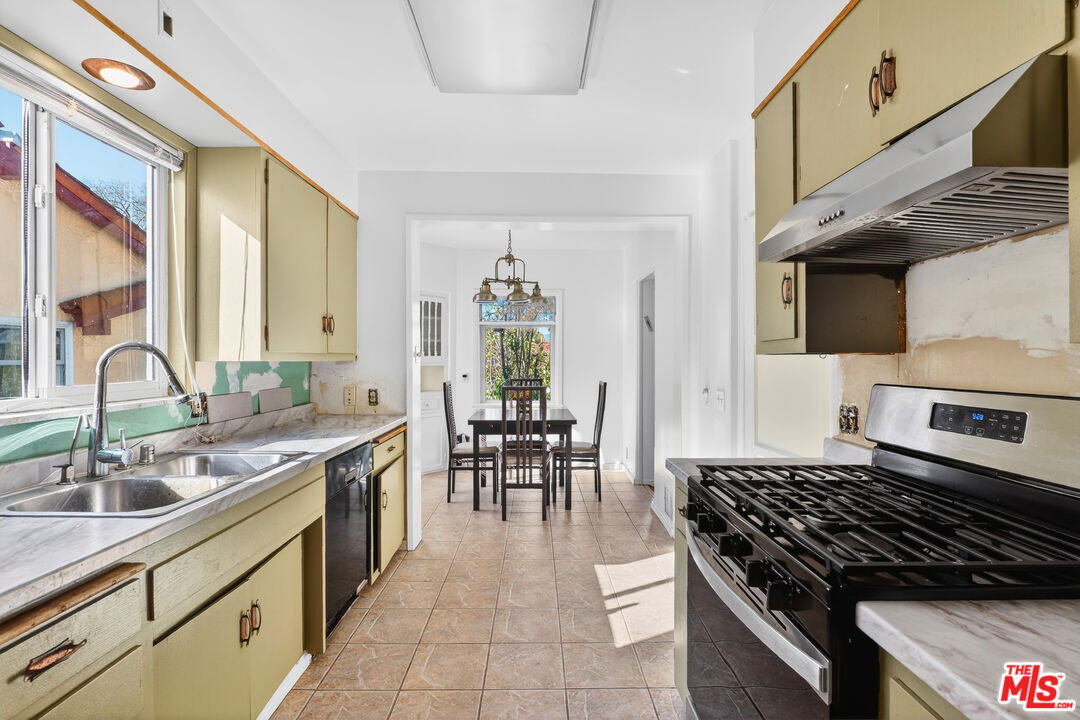 1544 South Point View Street Los Angeles, CA 90035 - Photo 25 of 67 a kitchen with lots of counter top space