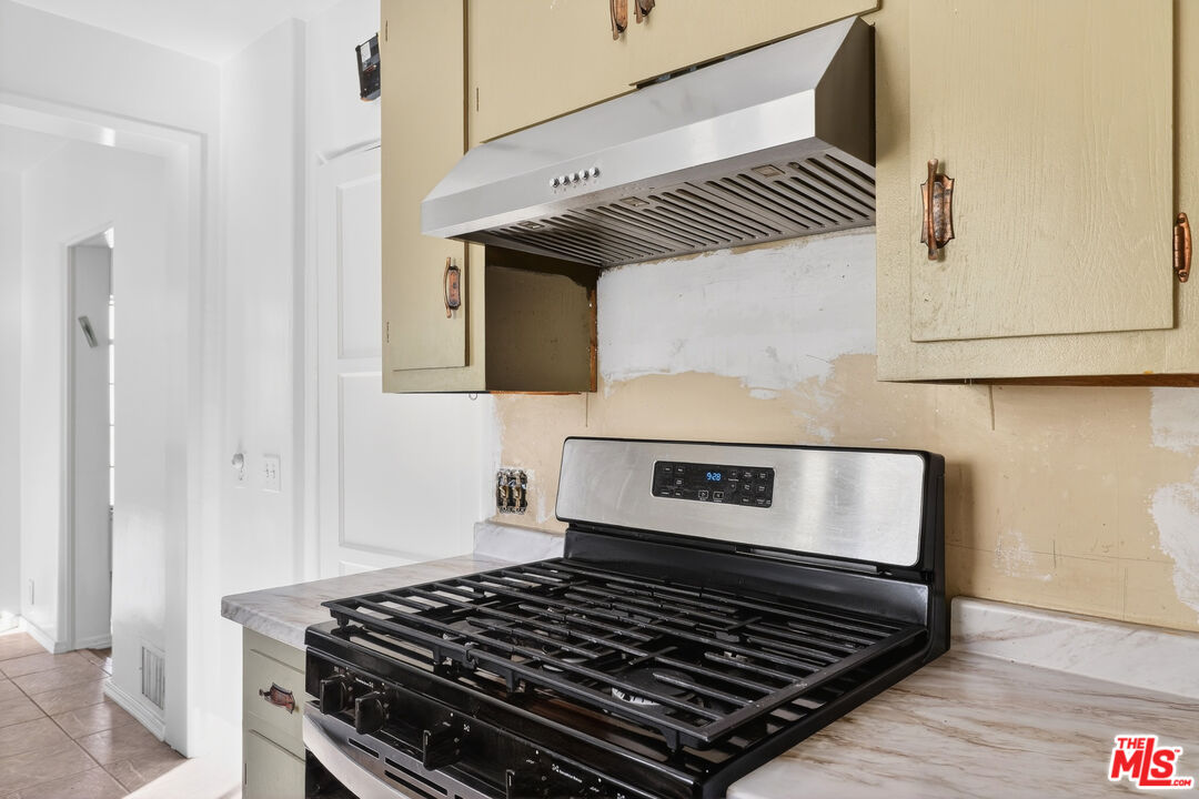 1544 South Point View Street Los Angeles, CA 90035 - Photo 26 of 67 a stove top oven sitting inside of a kitchen