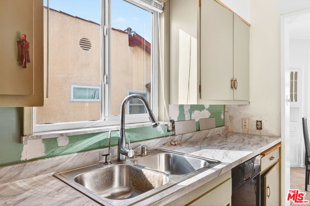 1544 South Point View Street Los Angeles, CA 90035 - Photo 27 of 67