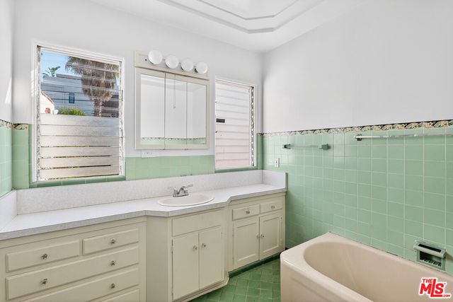 $1,750,000 | 1544 South Point View Street, Los Angeles, CA 90035