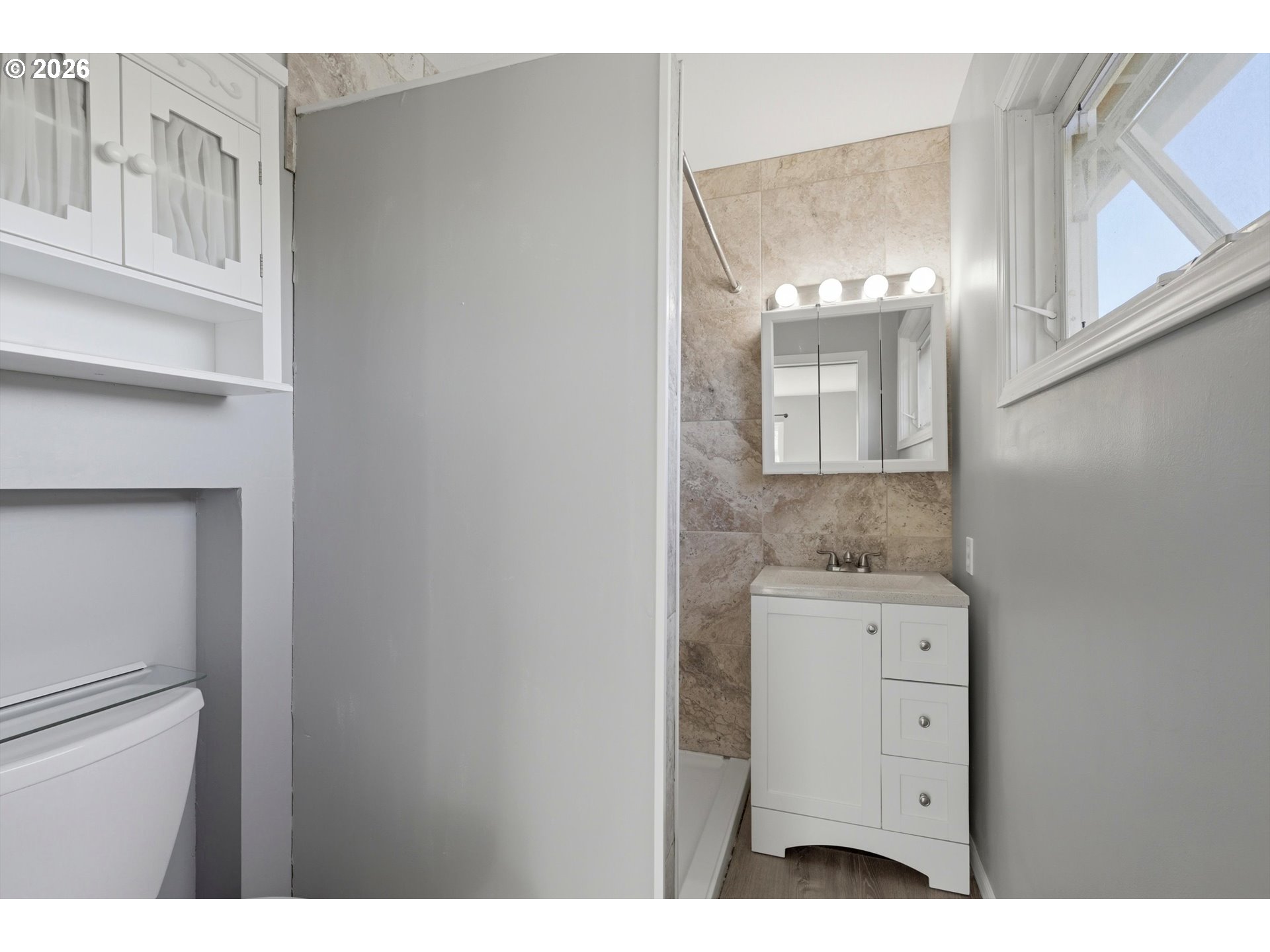 1829 East 8th Street The Dalles, OR 97058 - Photo 14 of 48 a bathroom with a toilet sink and mirror