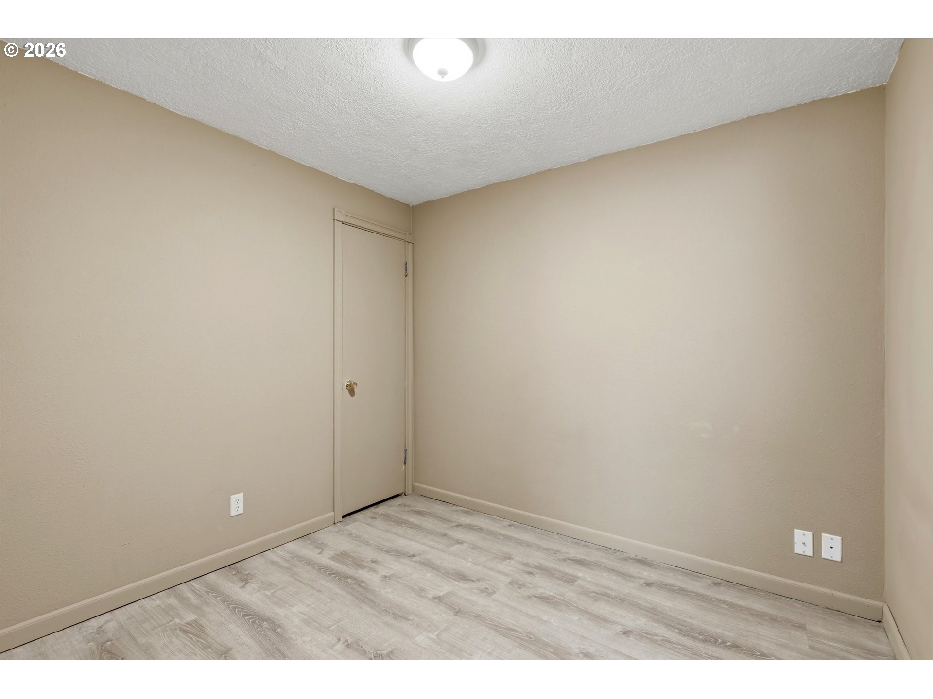 1829 East 8th Street The Dalles, OR 97058 - Photo 24 of 48 a view of an empty room