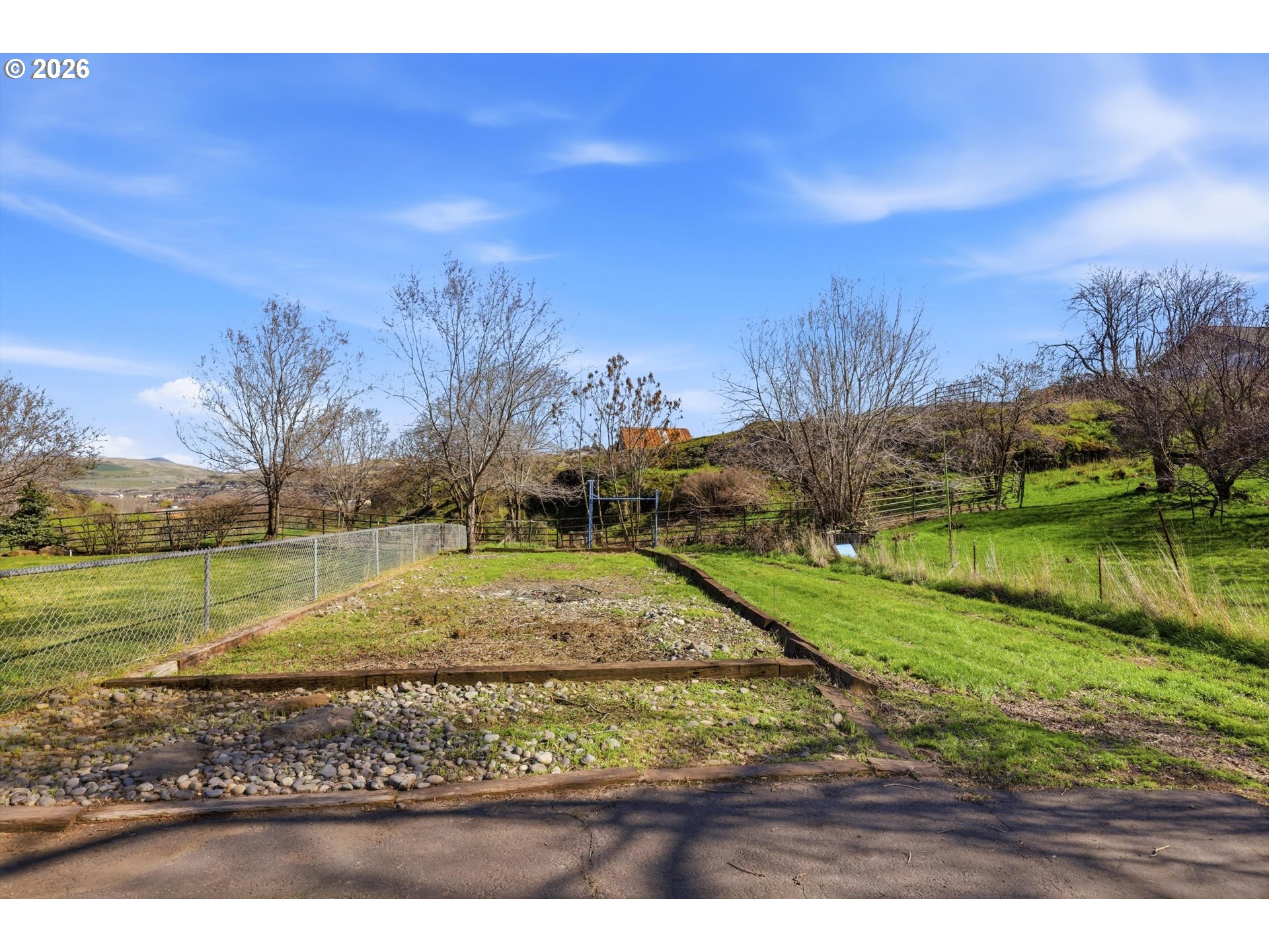 1829 East 8th Street The Dalles, OR 97058 - Photo 42 of 48 a view of a yard with an ocean view