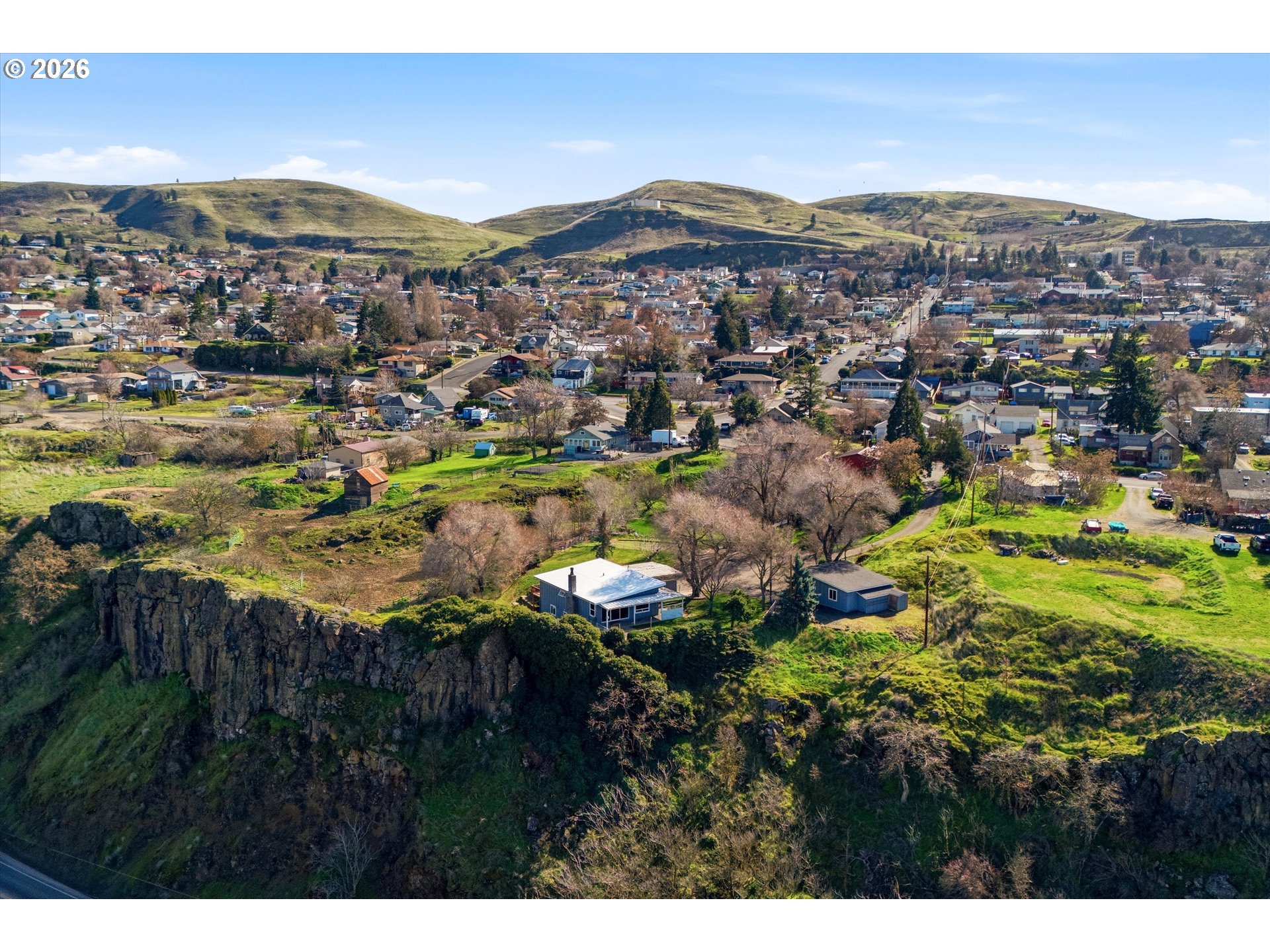 1829 East 8th Street The Dalles, OR 97058 - Photo 46 of 48 a view of a city