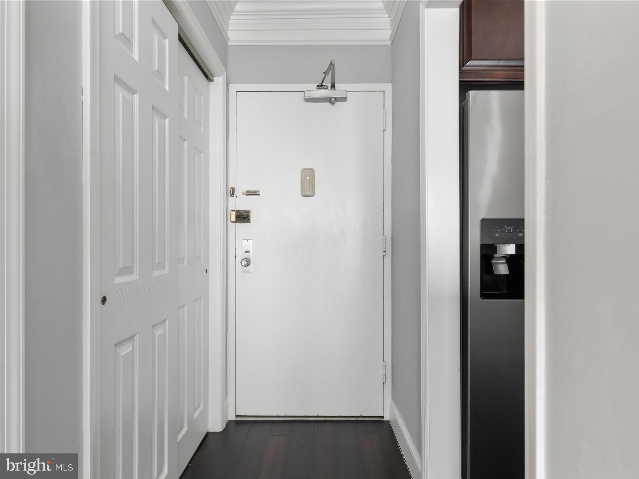 4141 North Henderson Road, Unit 809 Arlington, VA 22203 - Photo 12 of 21 a view of a hallway