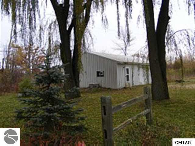 232 Condensery Road Sheridan, MI 48884 - Photo 2 of 9 1767062-1.JPG
