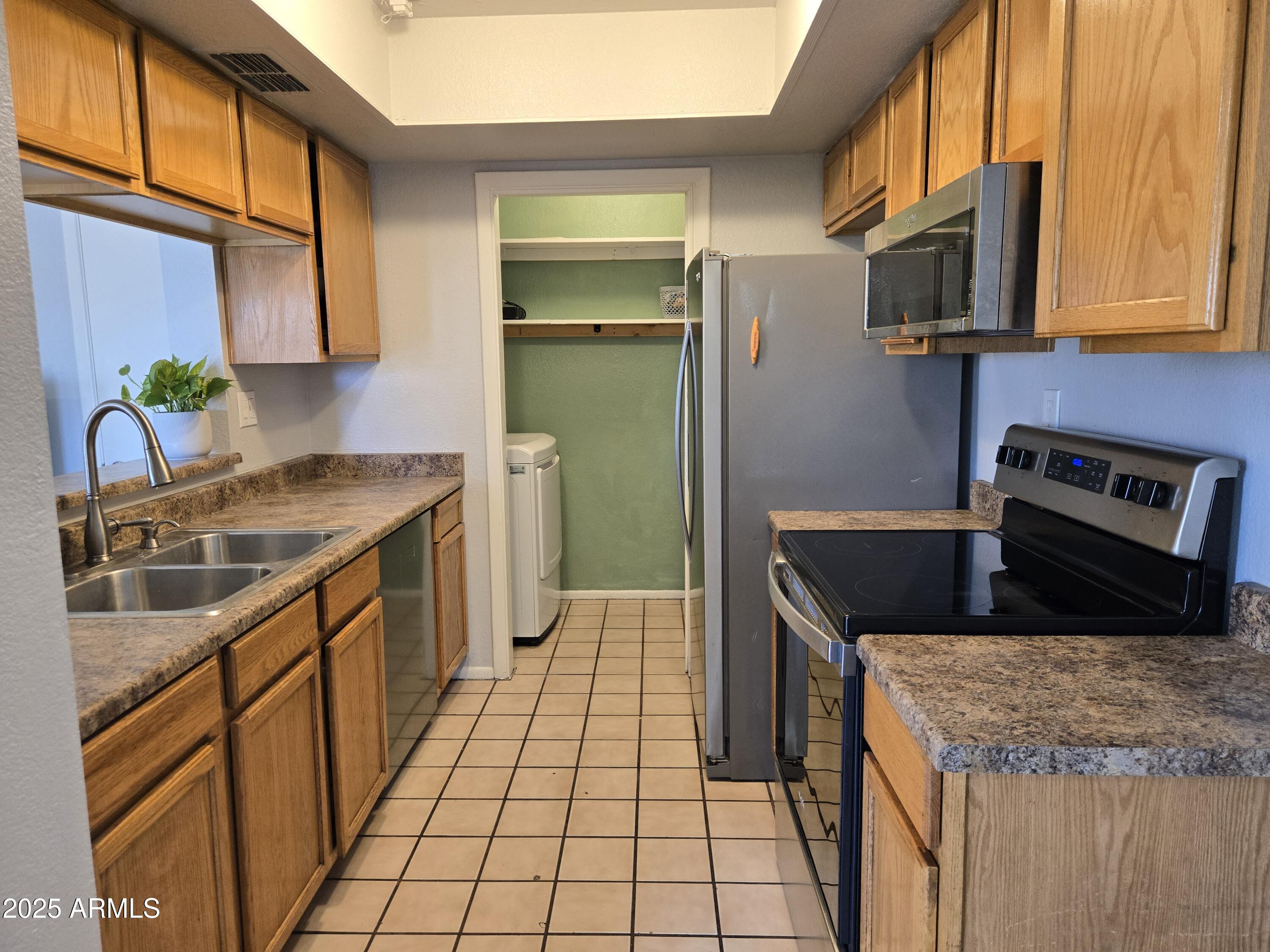 4412 East Riverside Street Phoenix, AZ 85040 - Photo 6 of 19 Kitchen