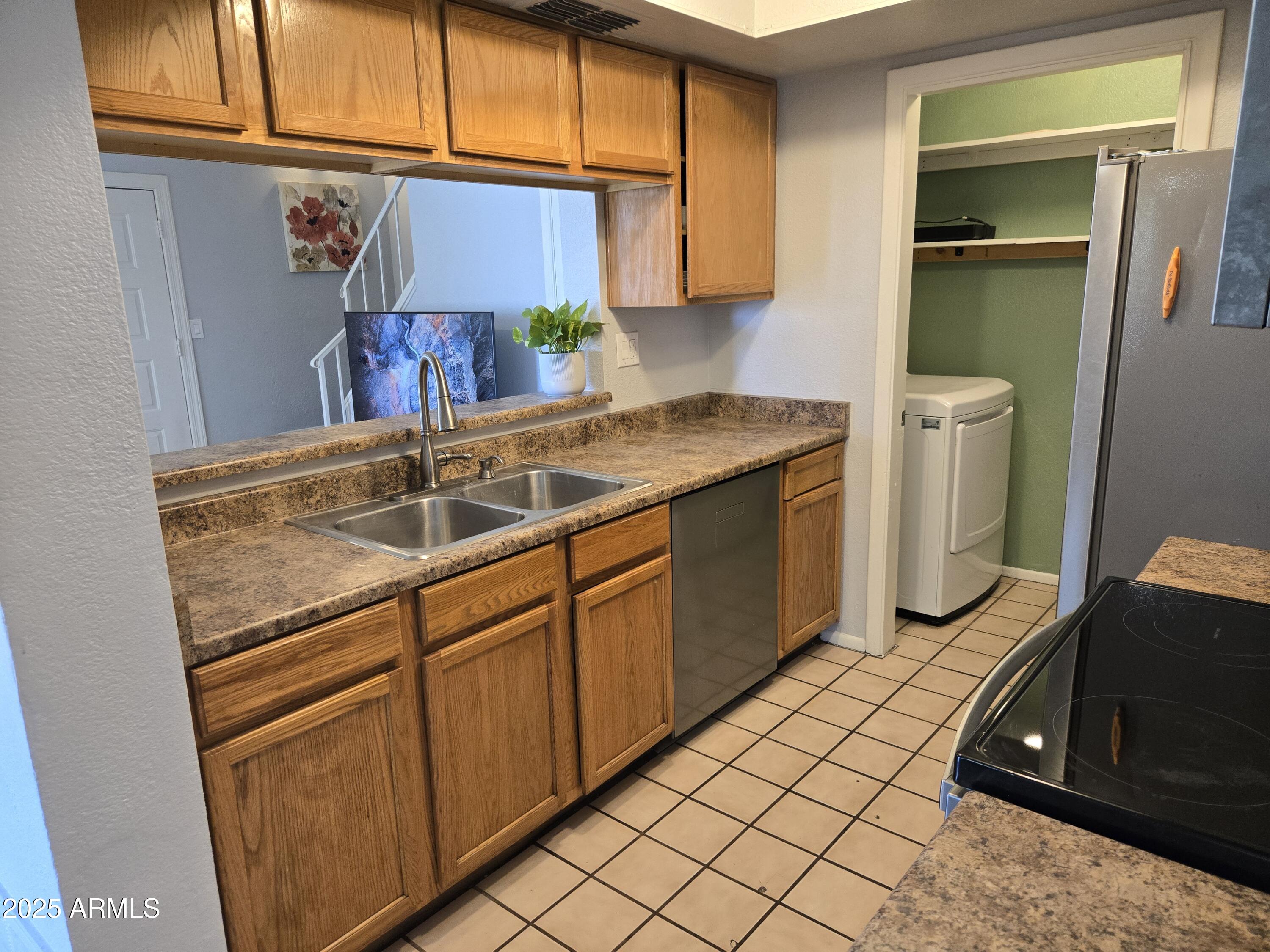 4412 East Riverside Street Phoenix, AZ 85040 - Photo 7 of 19 Kitchen