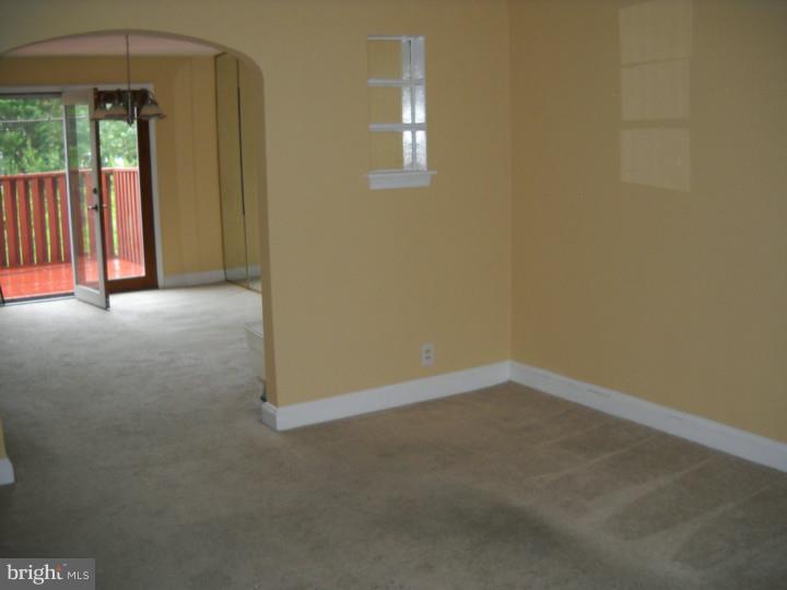137 Houston Road Lansdowne, PA 19050 - Photo 2 of 16 Living Room