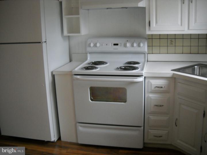 137 Houston Road Lansdowne, PA 19050 - Photo 4 of 16 Kitchen