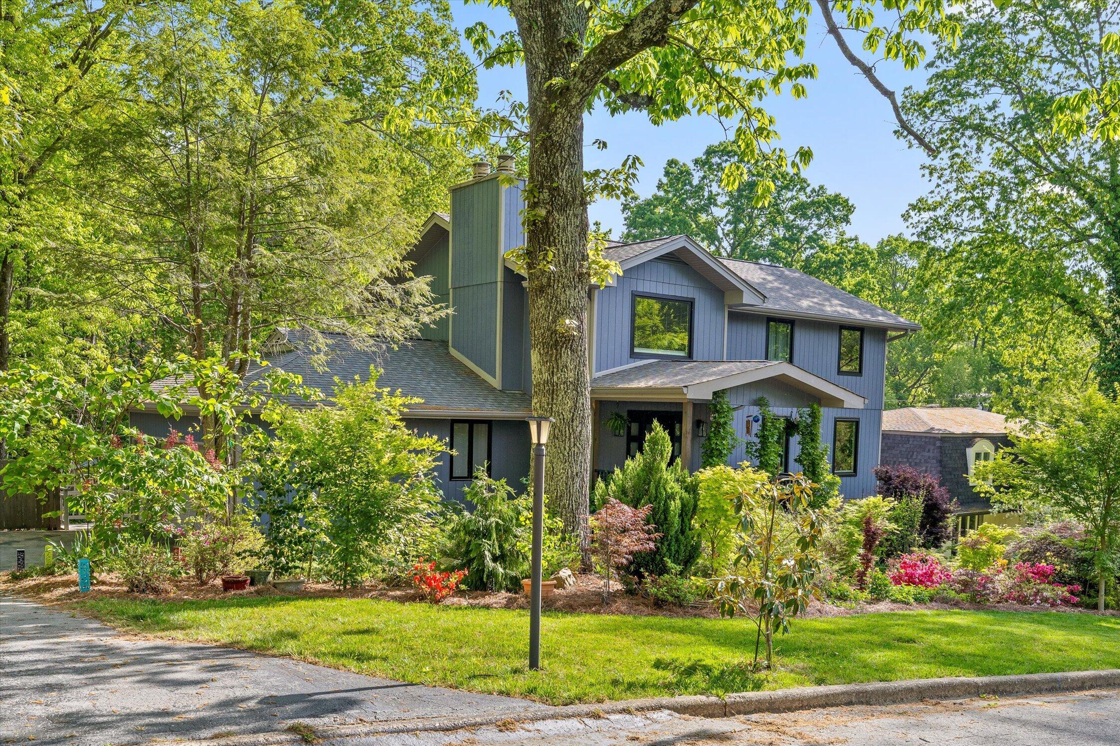 511 Barrington Road Signal Mountain, TN 37377 - Photo 1 of 80 511 Barrington Curbside