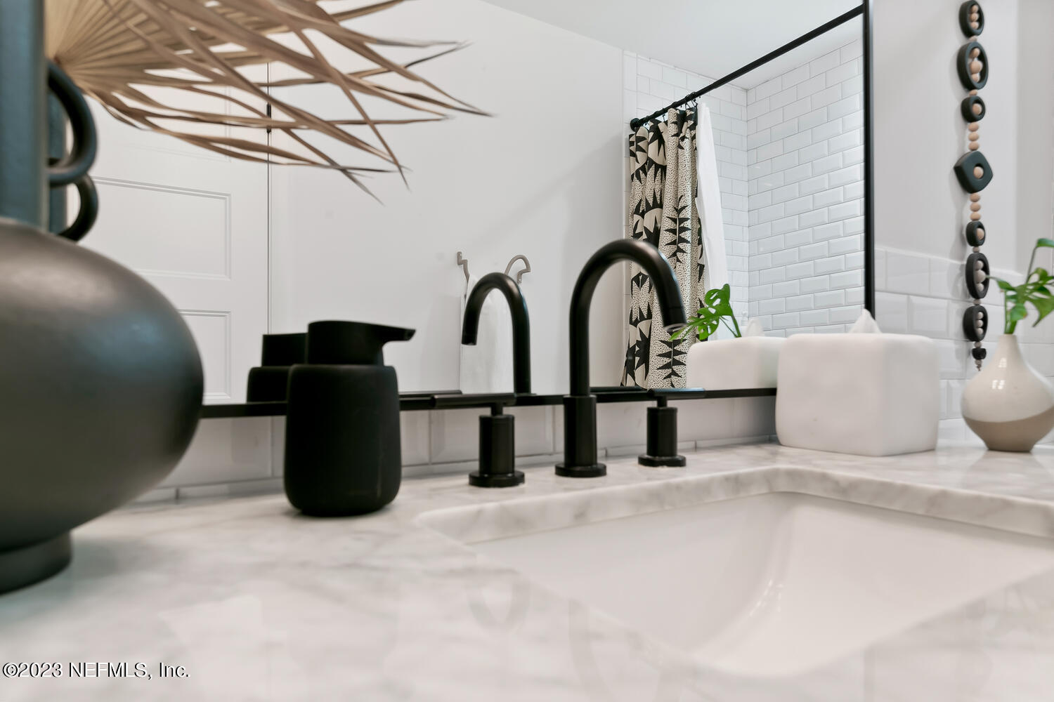 962 Ocean Boulevard Atlantic Beach, FL 32233 - Photo 12 of 63 a view of a couch in patio of a bathroom