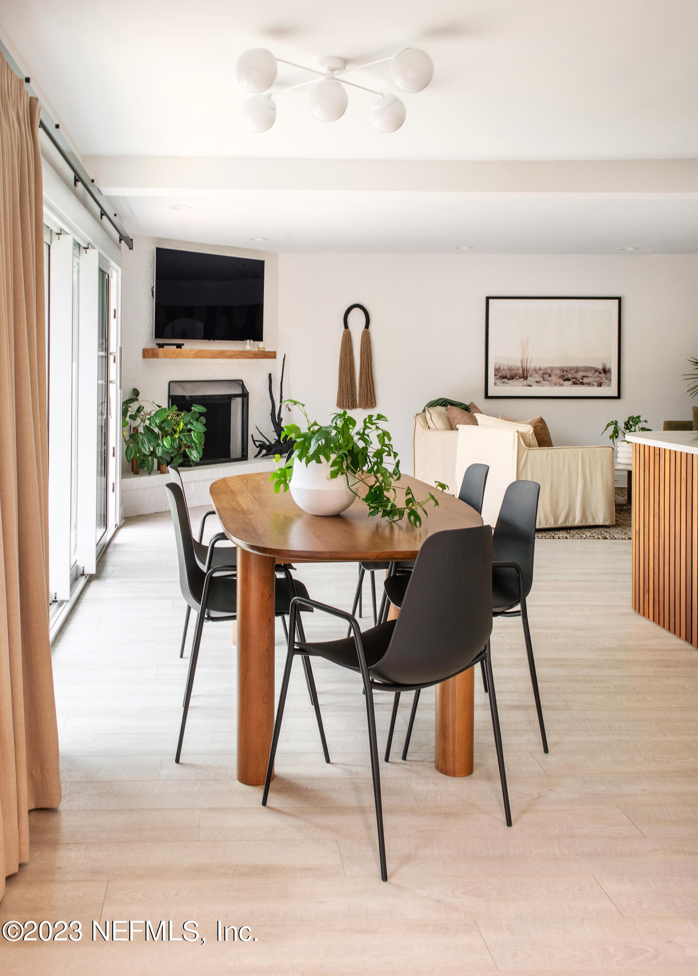 962 Ocean Boulevard Atlantic Beach, FL 32233 - Photo 19 of 63 a dining room with furniture and window