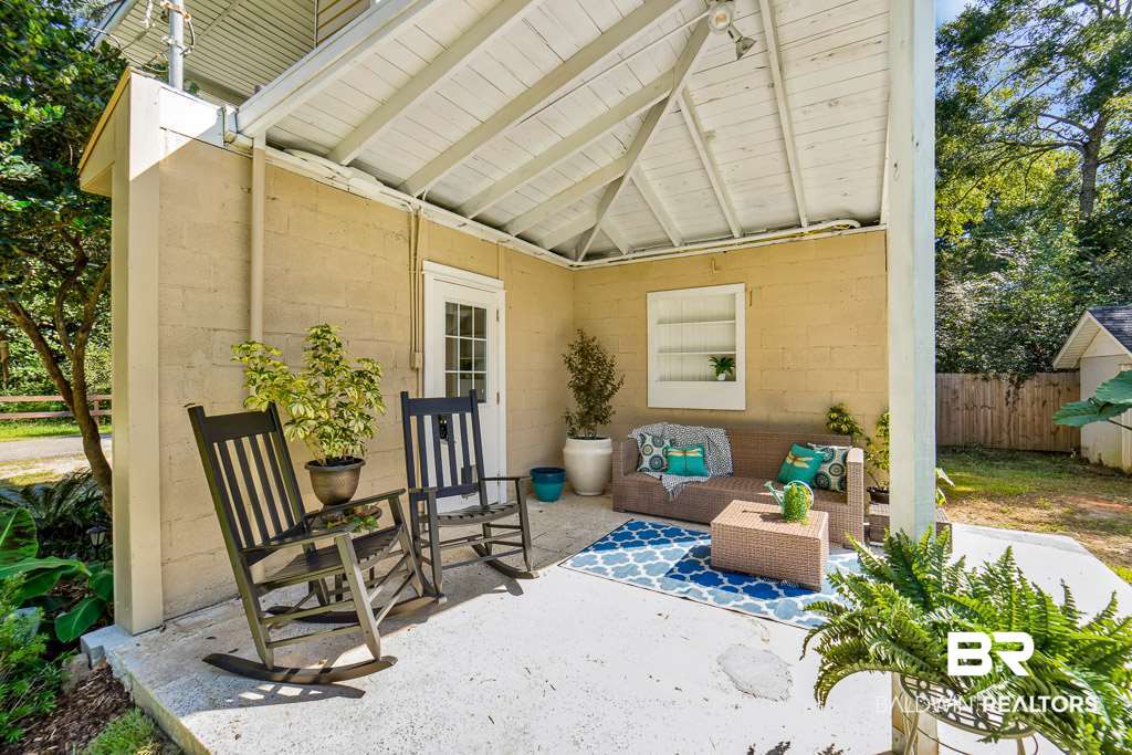 18694 Cedar Drive Foley, AL 36535 - Photo 5 of 21 Back Patio