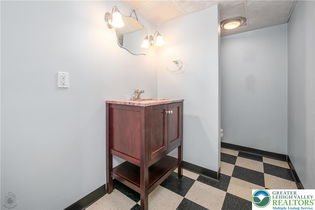 3517 Fish Hatchery Road Allentown, PA 18103 - Photo 33 of 41 a room with a mirror and a fan