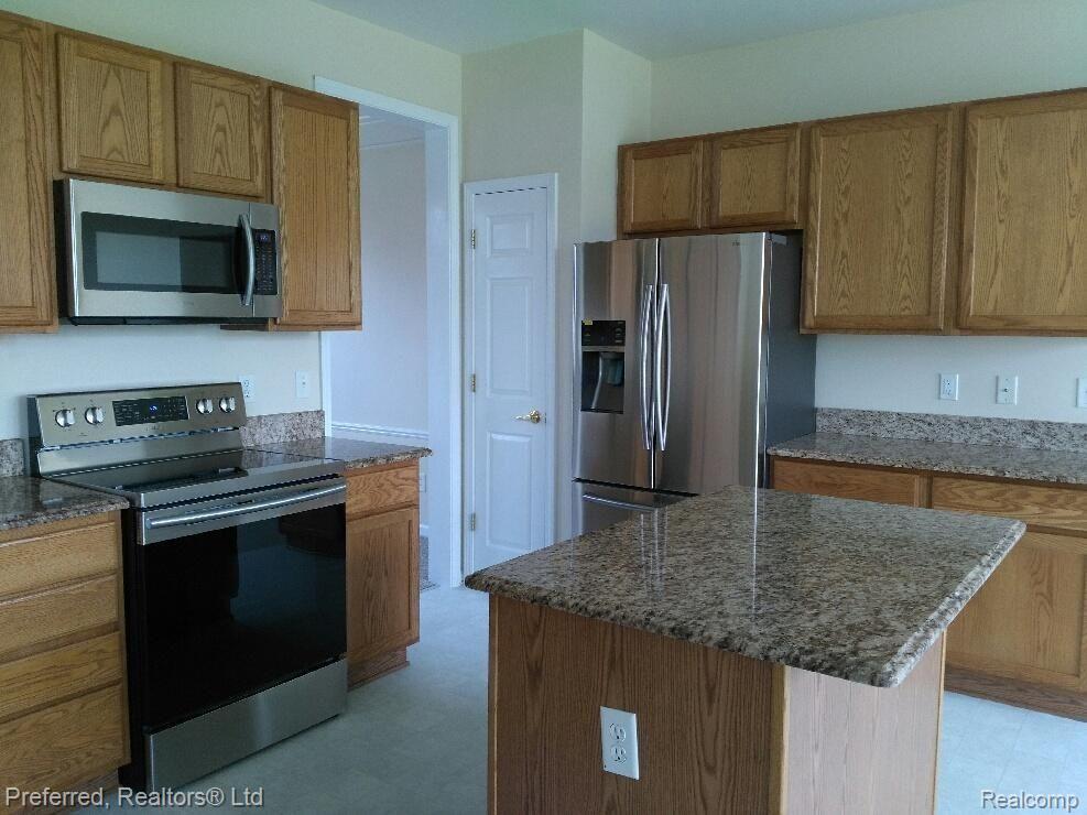 396 Springfield Drive Canton, MI 48188 - Photo 11 of 28 Kitchen