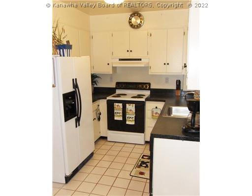 823 South Park Road Charleston, WV 25304 - Photo 4 of 8 Kitchen.