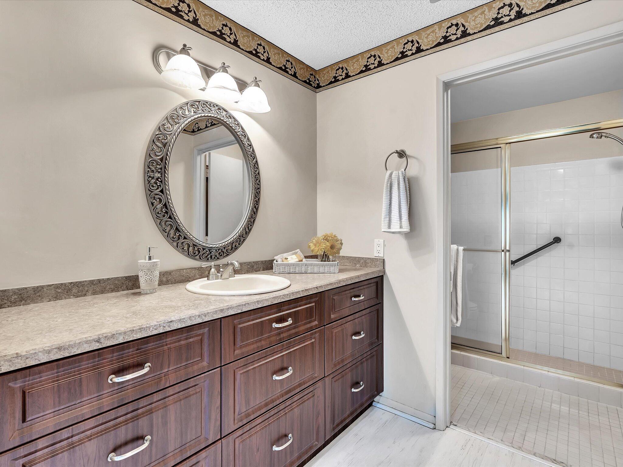8625 Jasmine Way Boca Raton, FL 33496 - Photo 25 of 60 Large Main Bathroom