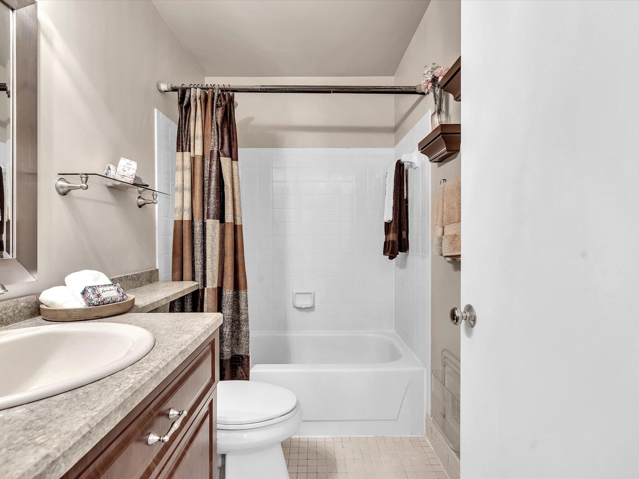 8625 Jasmine Way Boca Raton, FL 33496 - Photo 30 of 60 Second Bathroom