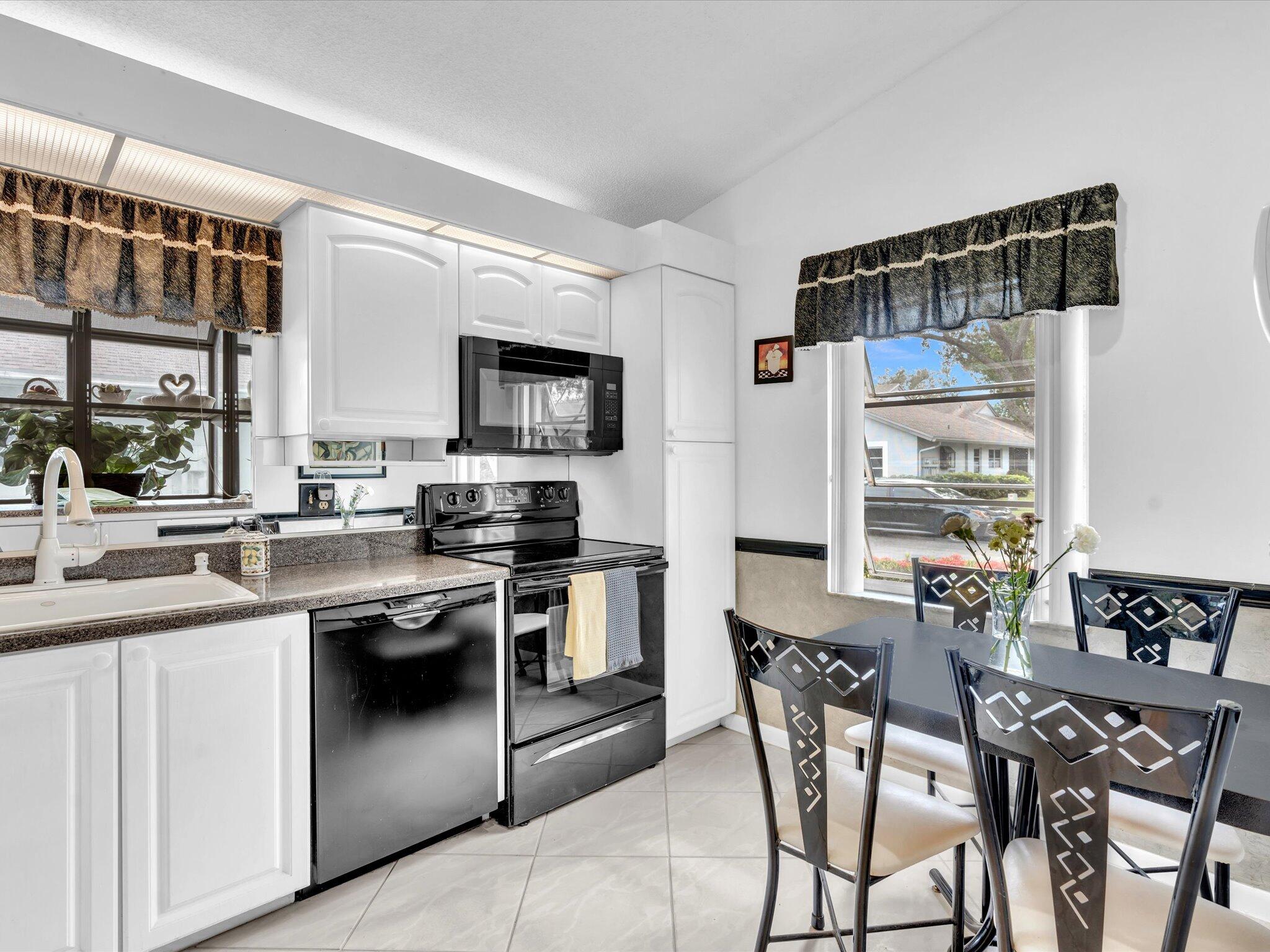 8625 Jasmine Way Boca Raton, FL 33496 - Photo 6 of 60 Kitchen - Breakfast Area