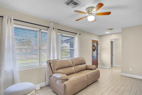 $1,600 | 3306 Earl Street, Pasadena, TX 77503