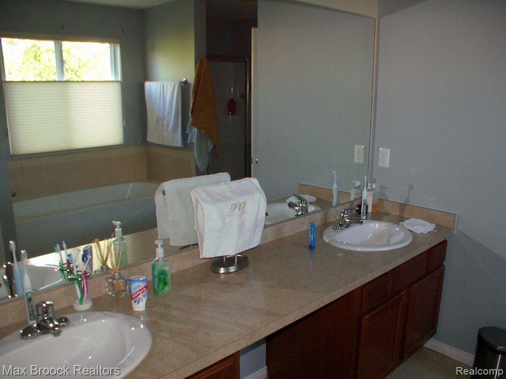 3282 Fantail Drive Rochester, MI 48309 - Photo 23 of 28 Master bathroom offers soaking tub and separate stall shower