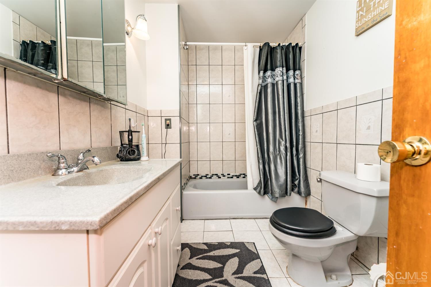 33 Chestnut Street Edison, NJ 08817 - Photo 22 of 28 Gallery Image 22