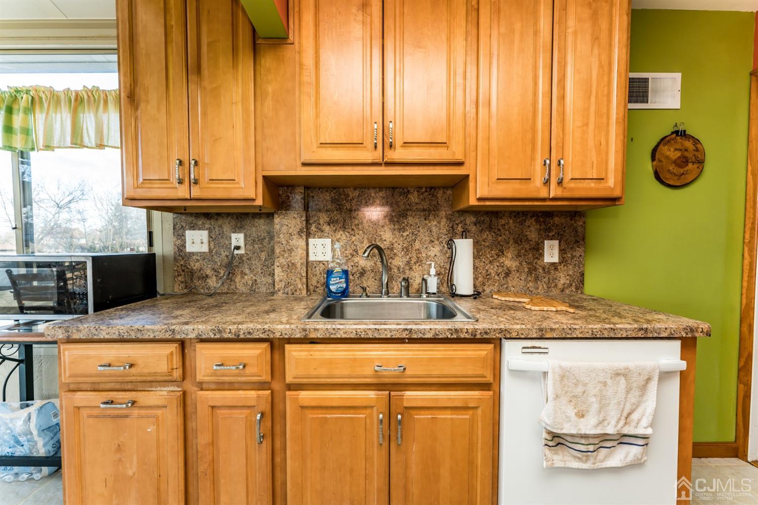 33 Chestnut Street Edison, NJ 08817 - Photo 8 of 28 Gallery Image 8