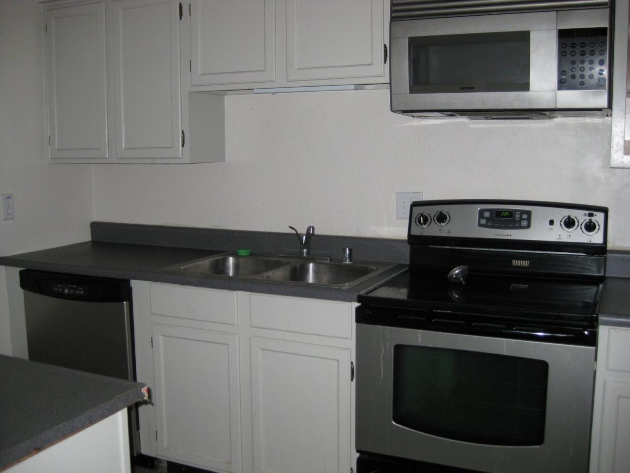 355 East Thomas Road, Unit 210 Phoenix, AZ 85012 - Photo 3 of 5 kitchen